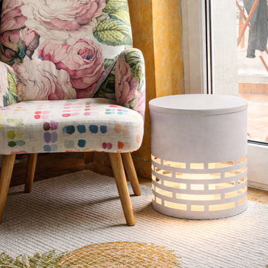 Moderner Beistelltisch mit Lampe weiß 
