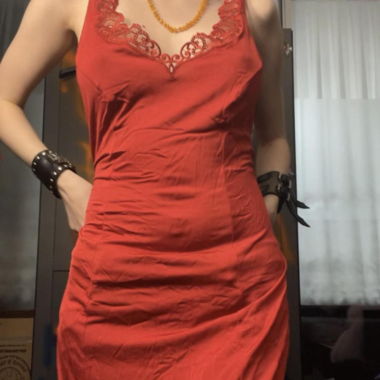 Abito in pizzo rosso