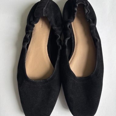 Schwarze Ballerinas aus Wildleder