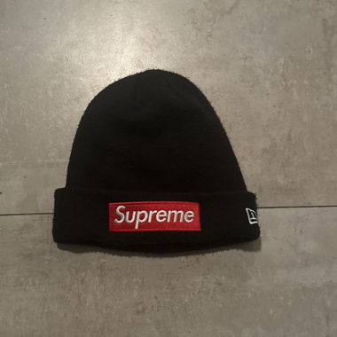 Schwarze Supreme-Mütze