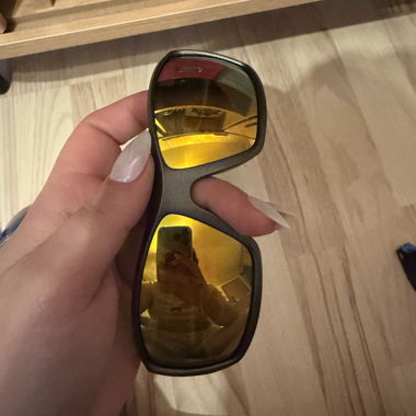 Occhiali da sole con lenti gialle