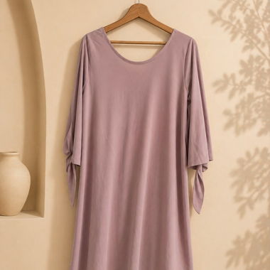 Lilac dress with tied sleeves