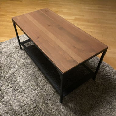 Table basse avec plateau en bois