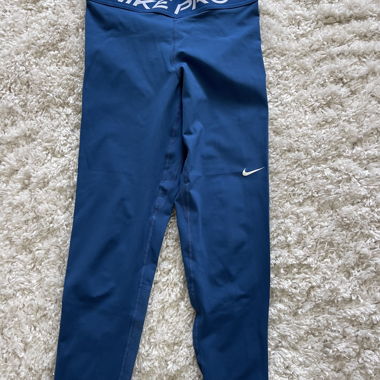 Short de sport Nike bleu