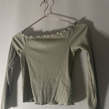 Offshoulder top