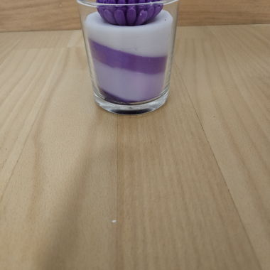 Candela decorativa in vetro lilla-bianco
