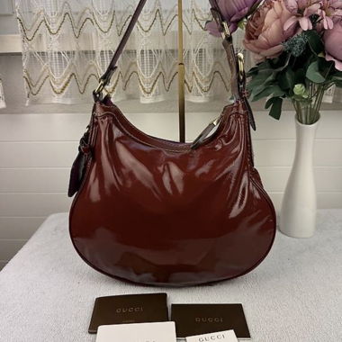 Sac hobo en cuir verni 100% original Gucci Horsebit