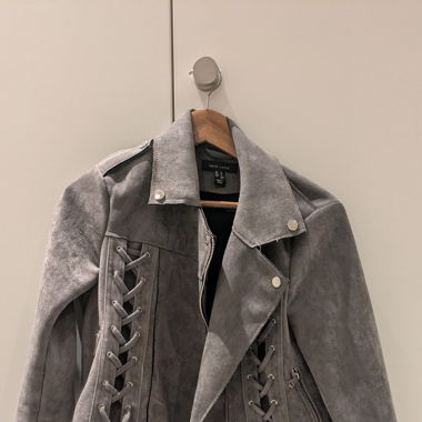 Suede Lederjacke in grau mit Details