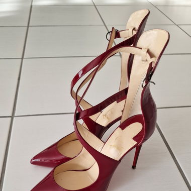 Louboutin-fast neu!