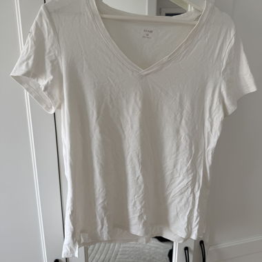 Weisses T-Shirt KIABI V‑Ausschnitt Grösse M