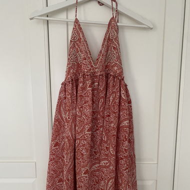 Rückenfreies Sommerkleid
