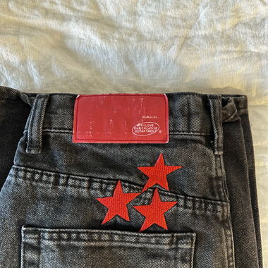 JEANS SCUFFERS NERI CON STELLE ROSSE
