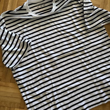 T-shirt rayé noir et blanc