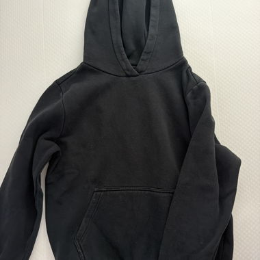 Schwarzer Hoodie