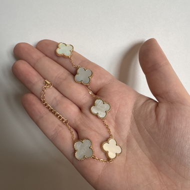 Clover white bracelet