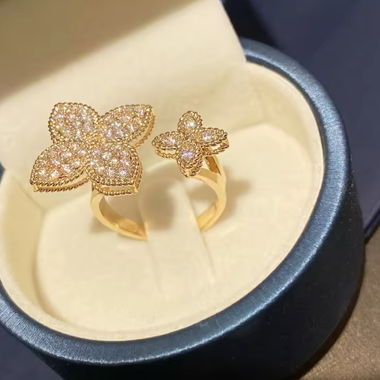 Trebol gold glitter ring