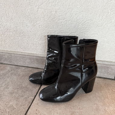 Bottines noires vernies