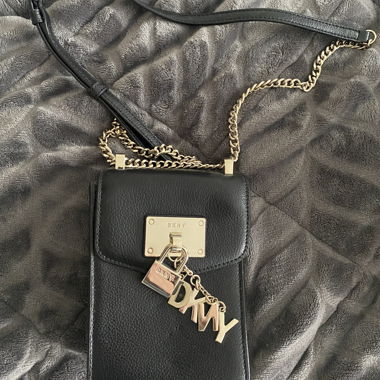 Sac bandoulière DKNY noir en cuir