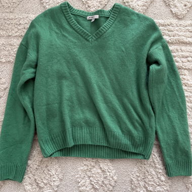 Pull à col en V vert de Subdued