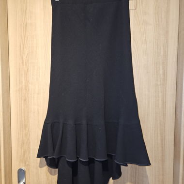 Jupe noire asymétrique volantee
