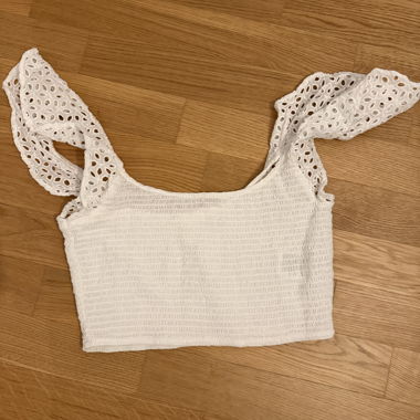 White textured crop top