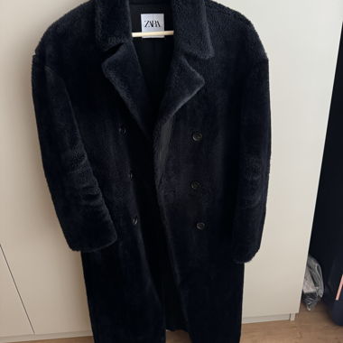 Cappotto nero in ecopelliccia ZARA S