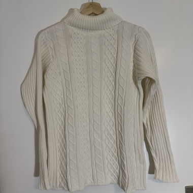 White knit turtleneck M