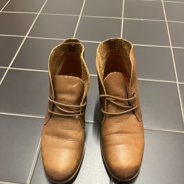 Lederschuhe