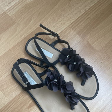 Black flower sandal