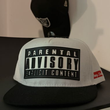 White/black Snapback cap