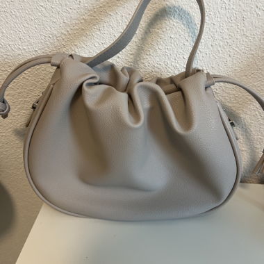 Graue Beutel-Handtasche