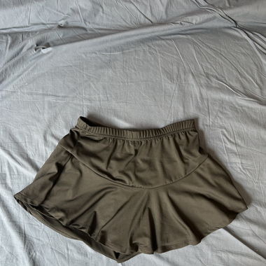 Mini trousers (skirt look-a-like)