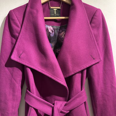 Cappotto Ted Baker in lana magenta con cintura