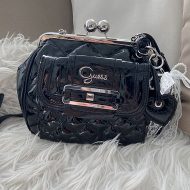 Guess Schultertasche schwarz