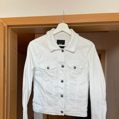 Weisse Jeansjacke