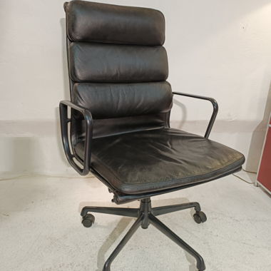 Vitra Eames Aluchair softpad black leather 