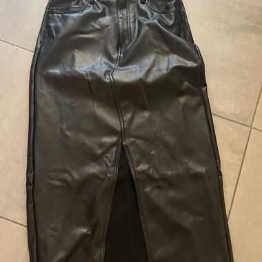Vero Moda Kunstleder-Midirock schwarz
