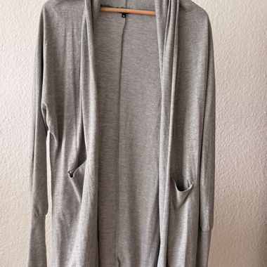 Graue Longcardigan-Jacke