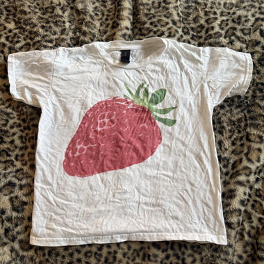 T-shirt blanc avec imprimé fraise