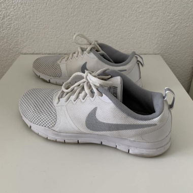 Nike baskets femme blanches taille 37.5