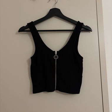 Schwarzes Crop Top mit Reissverschluss