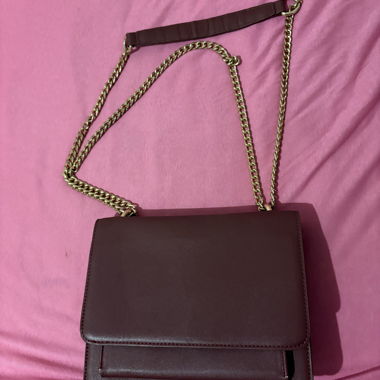 Borsa a tracolla bordeaux con catena