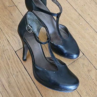 Absatzschuhe aus Leder