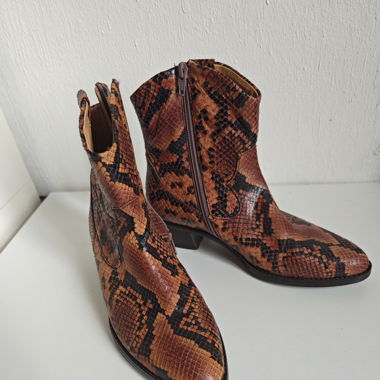 Gabor Stylish Cowboy Ankle Boots