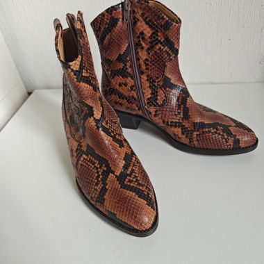 Gabor Stylish Cowboy Ankle Boots