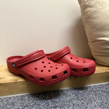  CROCS Classic Clogs – Rot –(EU 39-40)