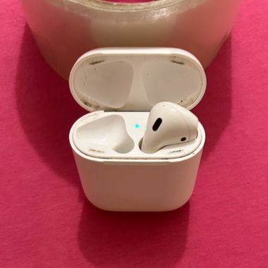 Boîte d’airpods avec un airpod (1er génération)