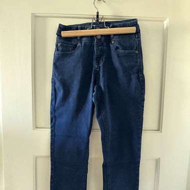 Jeans mit Dippelknopfleiste
