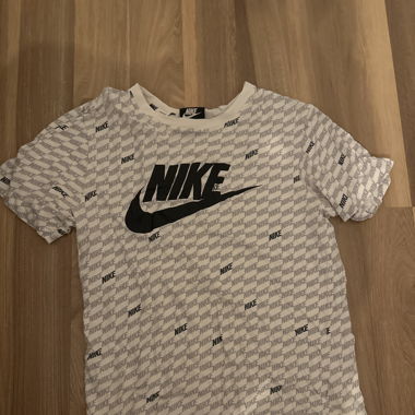 nike T-shirt