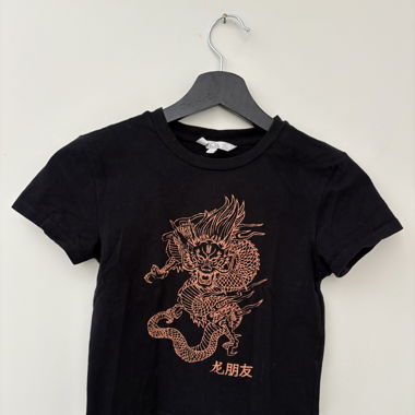 Kurzes T-Shirt mit Drachen